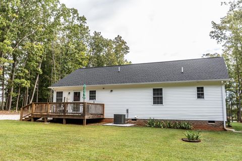 Tiny photo for 7099 Oakville Road, Appomattox, VA 24522 (MLS # 362431)