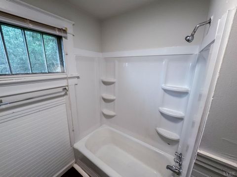 Tiny photo for 313 Saint Augustine St St, Lynchburg, VA 24501 (MLS # 362265)
