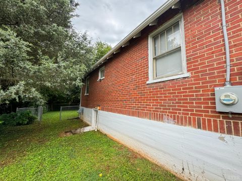 Tiny photo for 313 Saint Augustine St St, Lynchburg, VA 24501 (MLS # 362265)