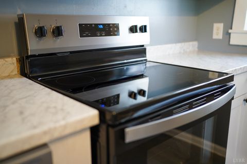 Tiny photo for 920 Cabell Street, Lynchburg, VA 24504 (MLS # 366455)