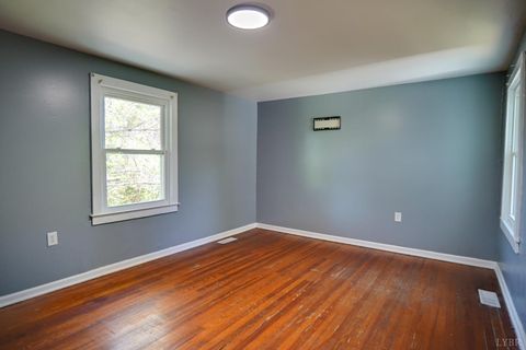 Tiny photo for 920 Cabell Street, Lynchburg, VA 24504 (MLS # 366455)