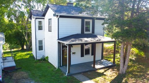 Photo of 920 Cabell Street, Lynchburg, VA 24504 (MLS # 366455)