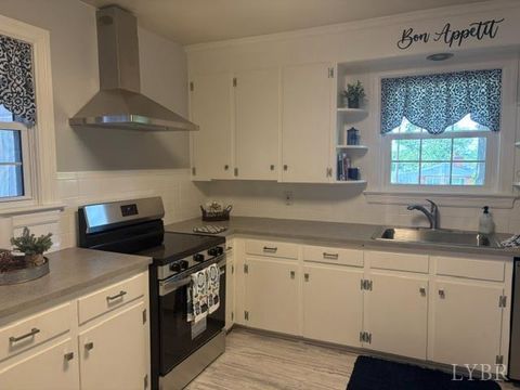 Tiny photo for 10703 Richmond Highway, Lynchburg, VA 24504 (MLS # 366719)