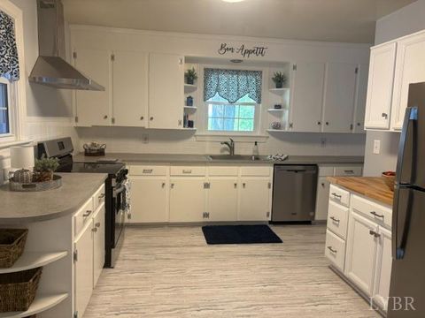 Tiny photo for 10703 Richmond Highway, Lynchburg, VA 24504 (MLS # 366719)