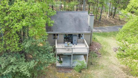 Tiny photo for 8664 Martins Creek Road Rd, Roanoke, VA 24018 (MLS # 366097)
