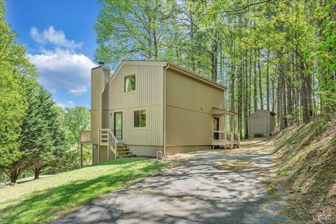 Tiny photo for 8664 Martins Creek Road Rd, Roanoke, VA 24018 (MLS # 366097)