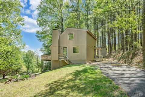 Tiny photo for 8664 Martins Creek Road Rd, Roanoke, VA 24018 (MLS # 366097)