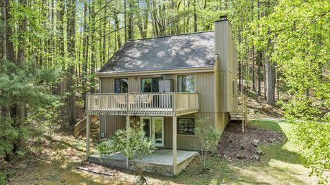 Photo of 8664 Martins Creek Road Rd, Roanoke, VA 24018 (MLS # 366097)