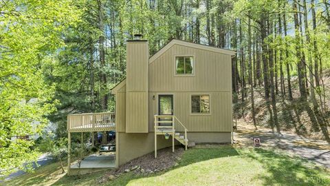 Tiny photo for 8664 Martins Creek Road Rd, Roanoke, VA 24018 (MLS # 366097)