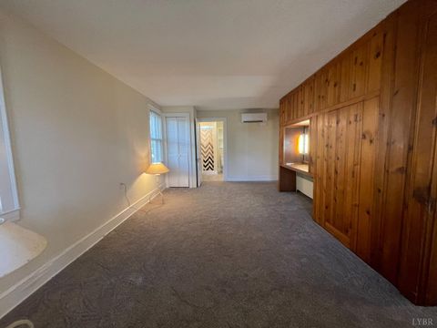 Tiny photo for 1008 Hampton Avenue, Bedford, VA 24523 (MLS # 364061)