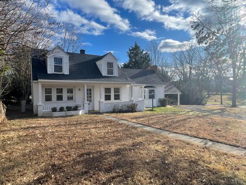 Tiny photo for 1008 Hampton Avenue, Bedford, VA 24523 (MLS # 364061)