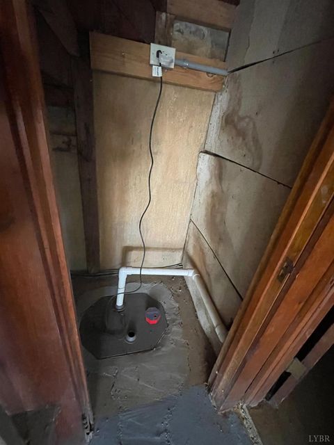 Tiny photo for 1008 Hampton Avenue, Bedford, VA 24523 (MLS # 364061)