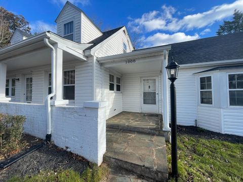 Tiny photo for 1008 Hampton Avenue, Bedford, VA 24523 (MLS # 364061)