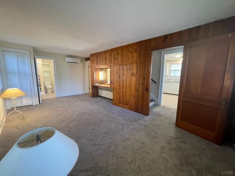 Tiny photo for 1008 Hampton Avenue, Bedford, VA 24523 (MLS # 364061)