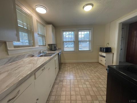 Tiny photo for 1008 Hampton Avenue, Bedford, VA 24523 (MLS # 364061)