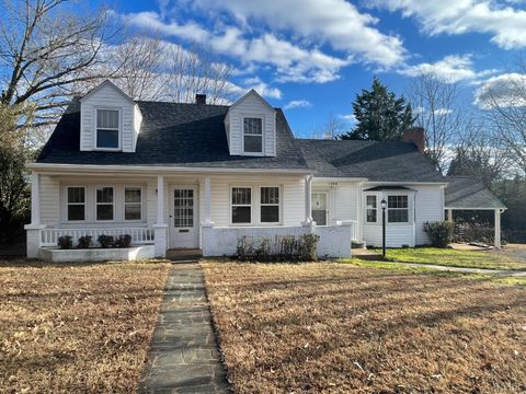 Tiny photo for 1008 Hampton Avenue, Bedford, VA 24523 (MLS # 364061)