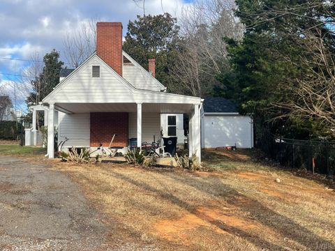 Tiny photo for 1008 Hampton Avenue, Bedford, VA 24523 (MLS # 364061)