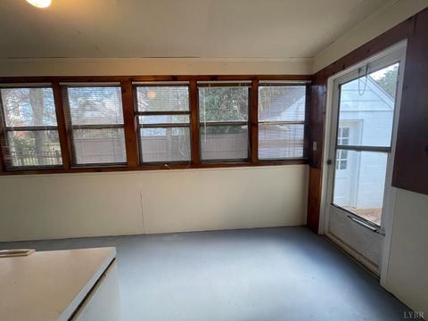 Tiny photo for 1008 Hampton Avenue, Bedford, VA 24523 (MLS # 364061)