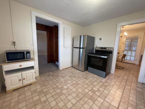 Tiny photo for 1008 Hampton Avenue, Bedford, VA 24523 (MLS # 364061)