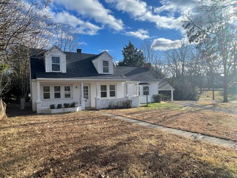 Tiny photo for 1008 Hampton Avenue, Bedford, VA 24523 (MLS # 364061)