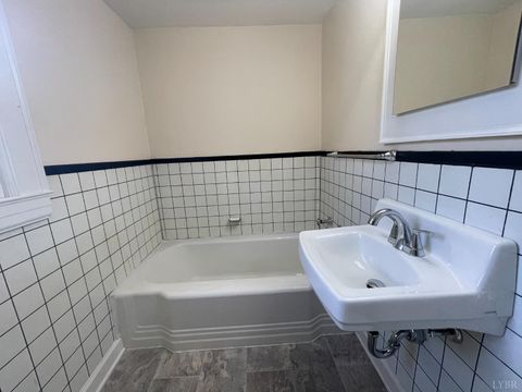 Tiny photo for 1008 Hampton Avenue, Bedford, VA 24523 (MLS # 364061)