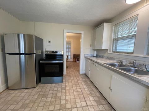 Tiny photo for 1008 Hampton Avenue, Bedford, VA 24523 (MLS # 364061)