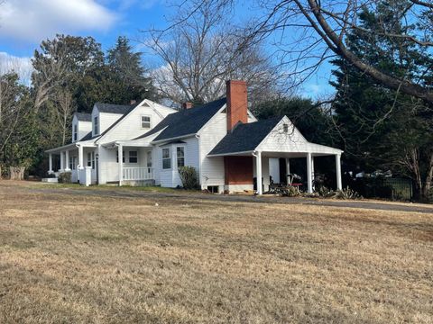 Tiny photo for 1008 Hampton Avenue, Bedford, VA 24523 (MLS # 364061)