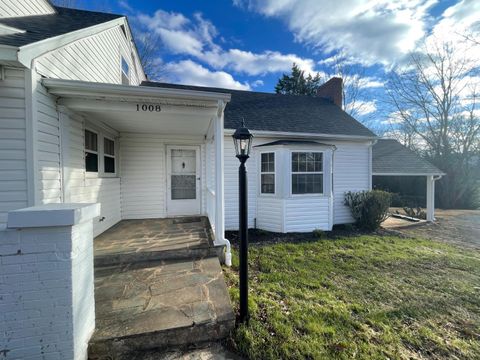 Tiny photo for 1008 Hampton Avenue, Bedford, VA 24523 (MLS # 364061)