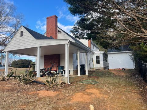 Tiny photo for 1008 Hampton Avenue, Bedford, VA 24523 (MLS # 364061)