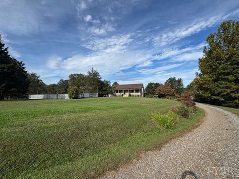 Tiny photo for 827 Wolf Creek Lane, Appomattox, VA 24522 (MLS # 362470)