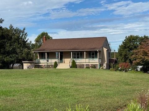 Tiny photo for 827 Wolf Creek Lane, Appomattox, VA 24522 (MLS # 362470)