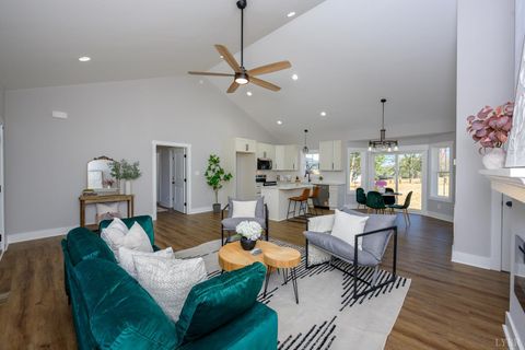 Tiny photo for 2249 Lipscomb Road, Moneta, VA 24121 (MLS # 362921)