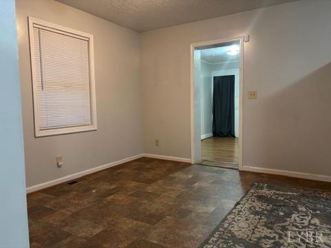 Tiny photo for 2307 Cobbs Street, Lynchburg, VA 24501 (MLS # 362785)