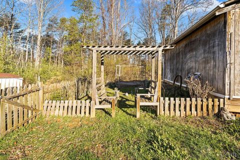 Tiny photo for 968 Mud Street, Concord, VA 24538 (MLS # 365114)