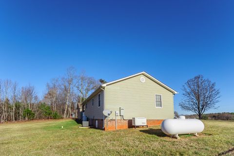 Tiny photo for 1975 Morning Star Road, Appomattox, VA 24522 (MLS # 363736)
