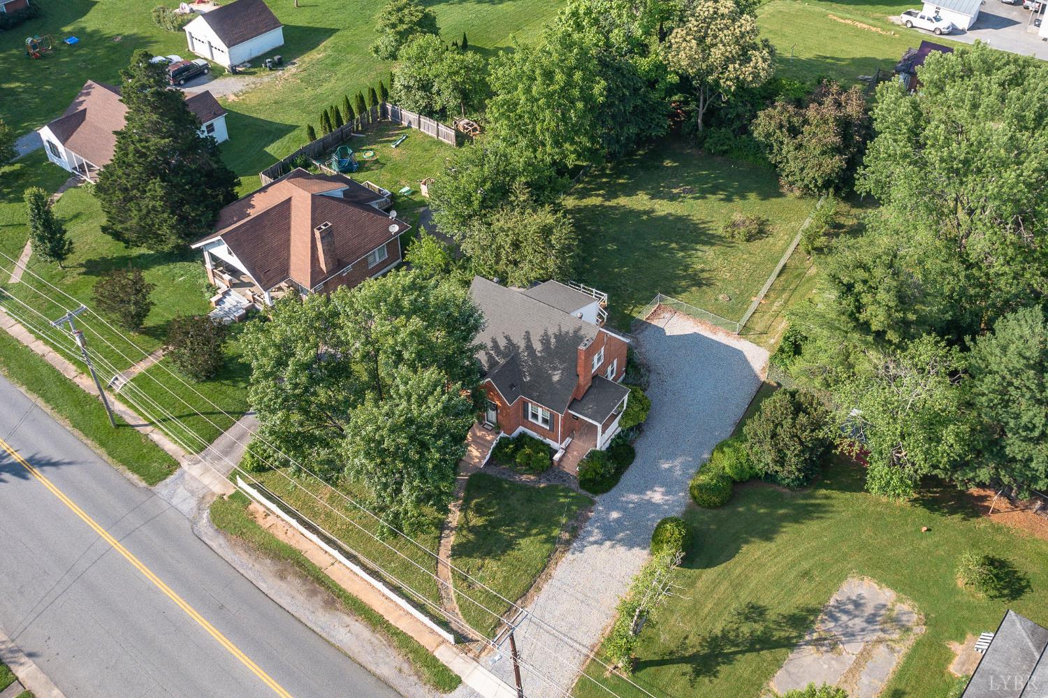 1210 Oakwood Street, Bedford, Virginia image 2