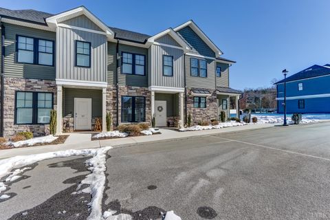 Tiny photo for 93 English Commons Drive, Lynchburg, VA 24501 (MLS # 364385)