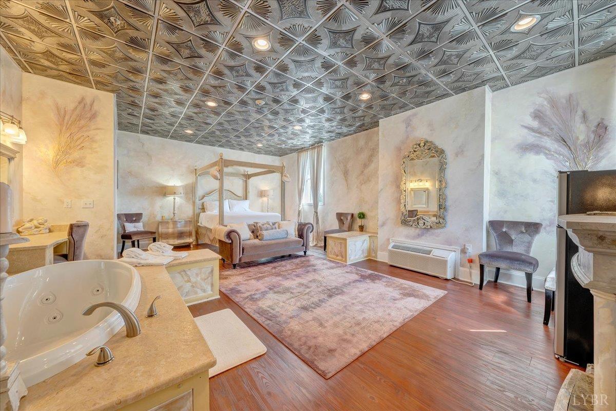 Bedford, Virginia 24523, United States, 5 Bedrooms Bedrooms, ,9 BathroomsBathrooms,Residential,Active,239568