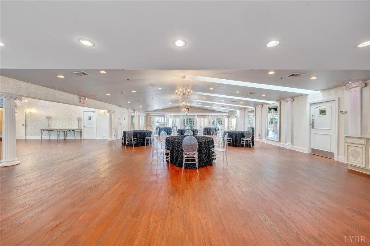 Bedford, Virginia 24523, United States, 5 Bedrooms Bedrooms, ,9 BathroomsBathrooms,Residential,Active,239568