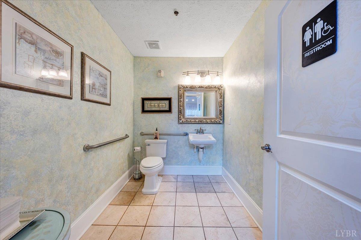 Bedford, Virginia 24523, United States, 5 Bedrooms Bedrooms, ,9 BathroomsBathrooms,Residential,Active,239568