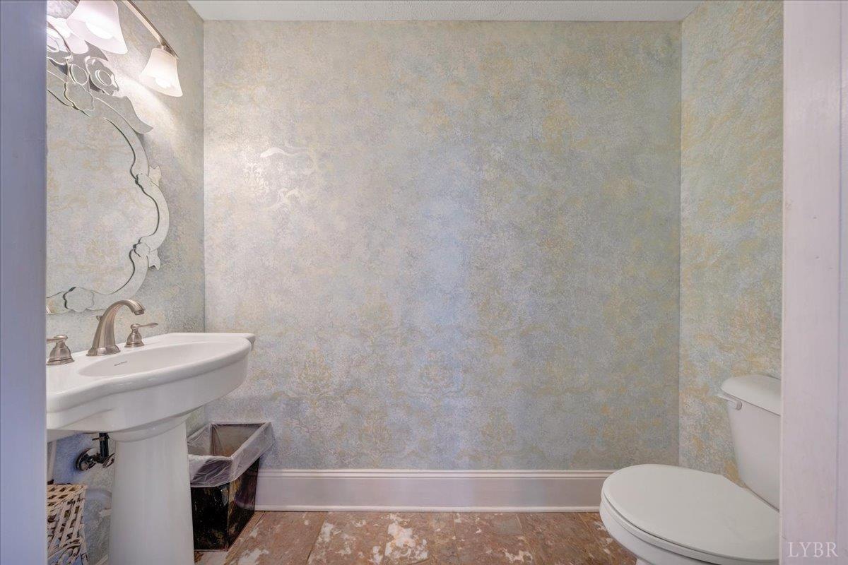 Bedford, Virginia 24523, United States, 5 Bedrooms Bedrooms, ,9 BathroomsBathrooms,Residential,Active,239568