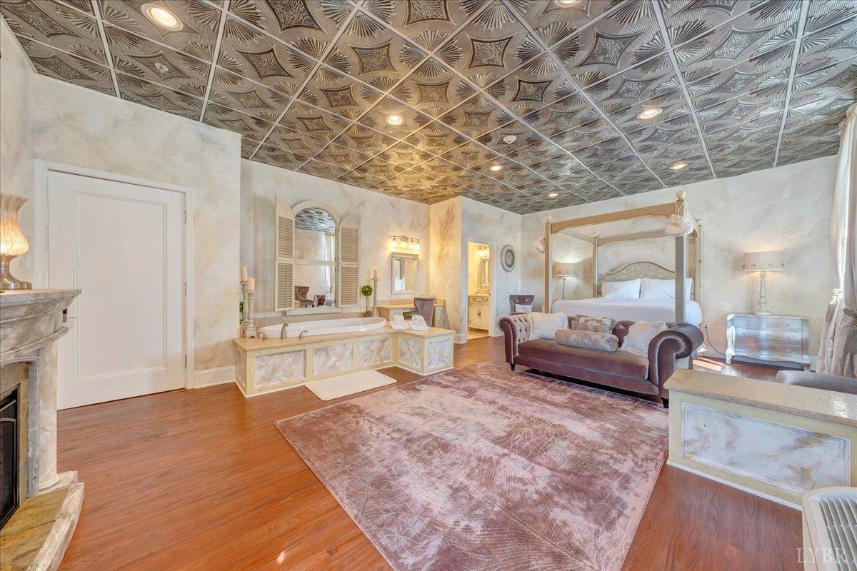 Bedford, Virginia 24523, United States, 5 Bedrooms Bedrooms, ,9 BathroomsBathrooms,Residential,Active,239568