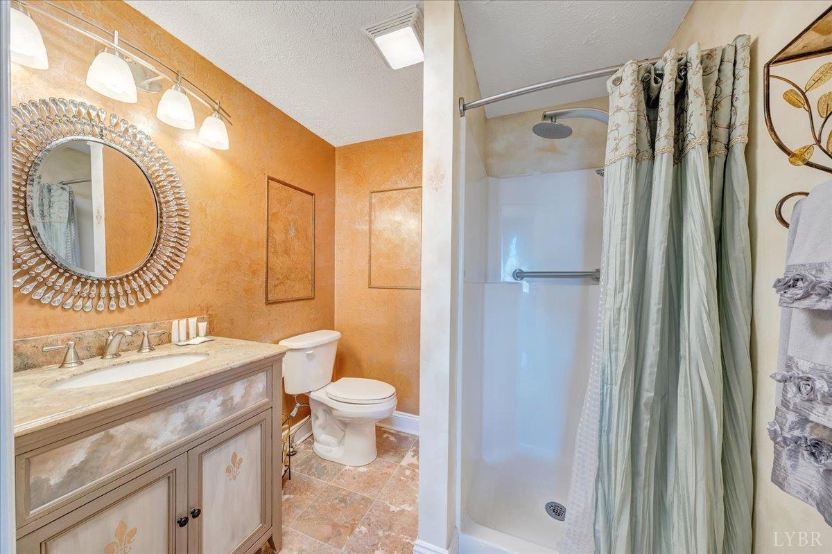 Bedford, Virginia 24523, United States, 5 Bedrooms Bedrooms, ,9 BathroomsBathrooms,Residential,Active,239568