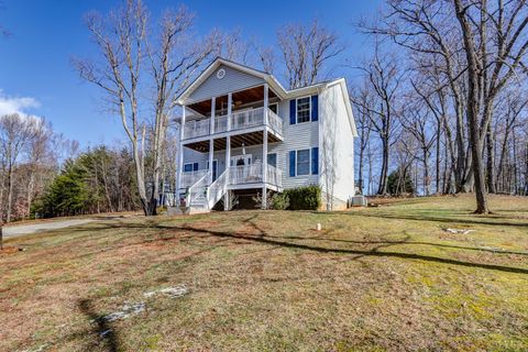 Tiny photo for 2487 Cifax Road, Goode, VA 24556 (MLS # 363550)