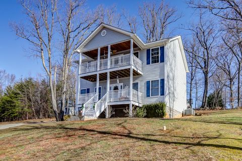 Tiny photo for 2487 Cifax Road, Goode, VA 24556 (MLS # 363550)