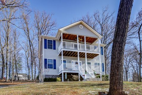 Tiny photo for 2487 Cifax Road, Goode, VA 24556 (MLS # 363550)