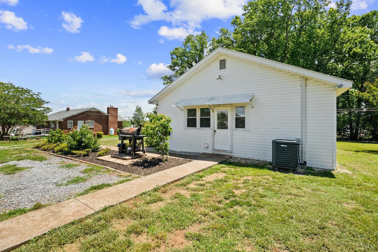 200 Jasper Wood Road, Hurt, Virginia image 3