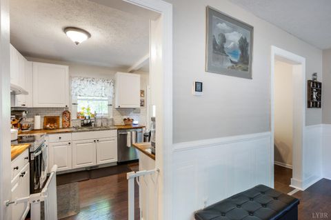 Tiny photo for 194 Melwood Dr, Madison Heights, VA 24572 (MLS # 365948)