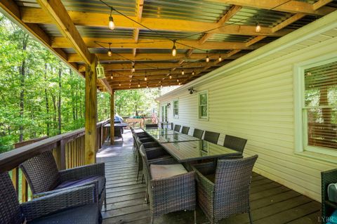 Tiny photo for 194 Melwood Dr, Madison Heights, VA 24572 (MLS # 365948)