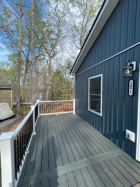 Tiny photo for 1063 Precinct PL, Huddleston, VA 24104 (MLS # 366741)